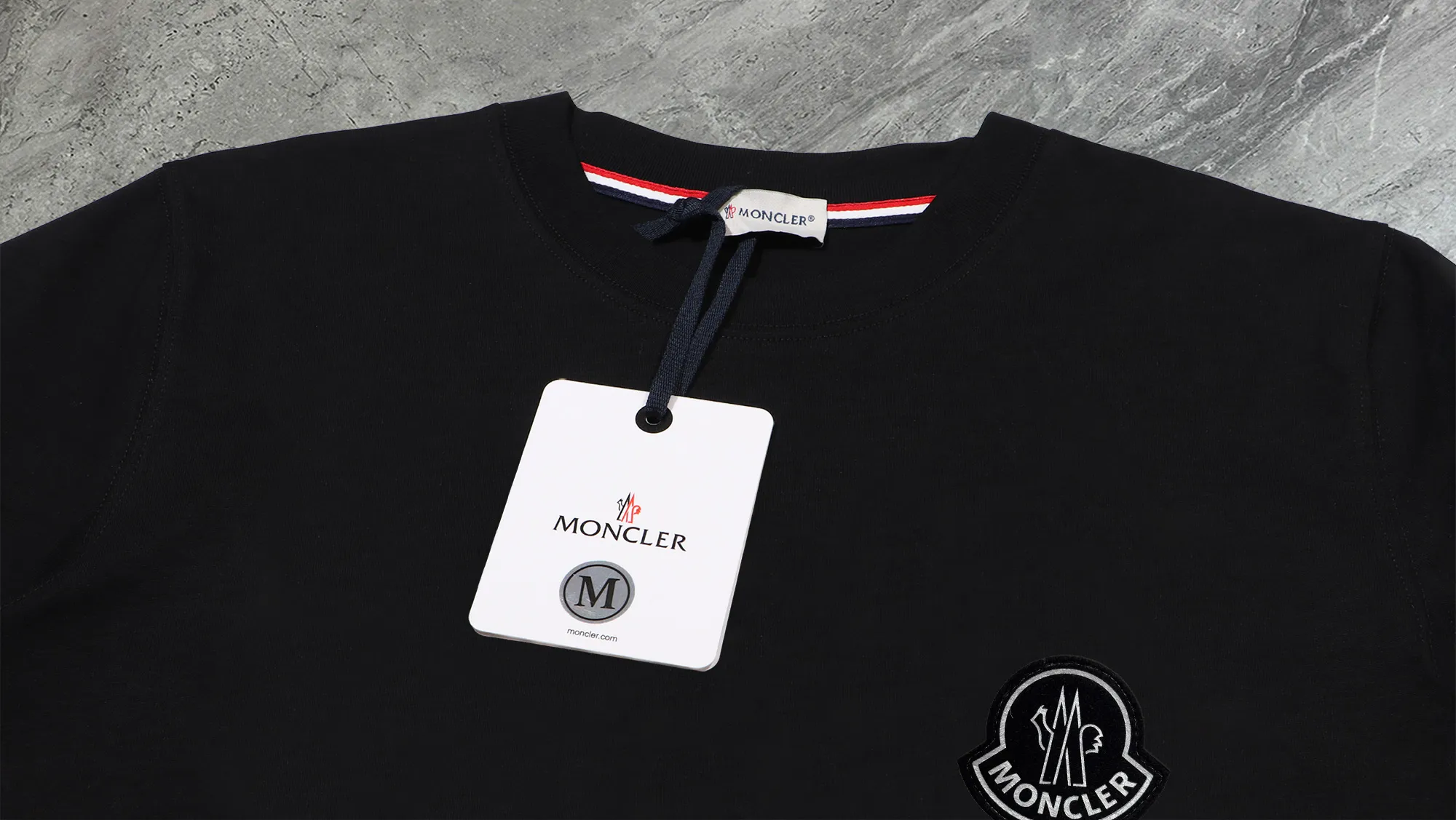 【 In Stock】 〖 𝐌𝐎𝐍𝐂𝐋𝐄𝐑~ 〗 440g ， 😎 ， ， Factory 2025 T ， ， Premium LOGO， Same Style ：Black White Size：S M L XL 2XL